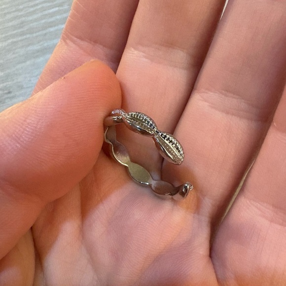 18k white gold plated Twisted Band Ring Ajustable - Picture 5 of 6